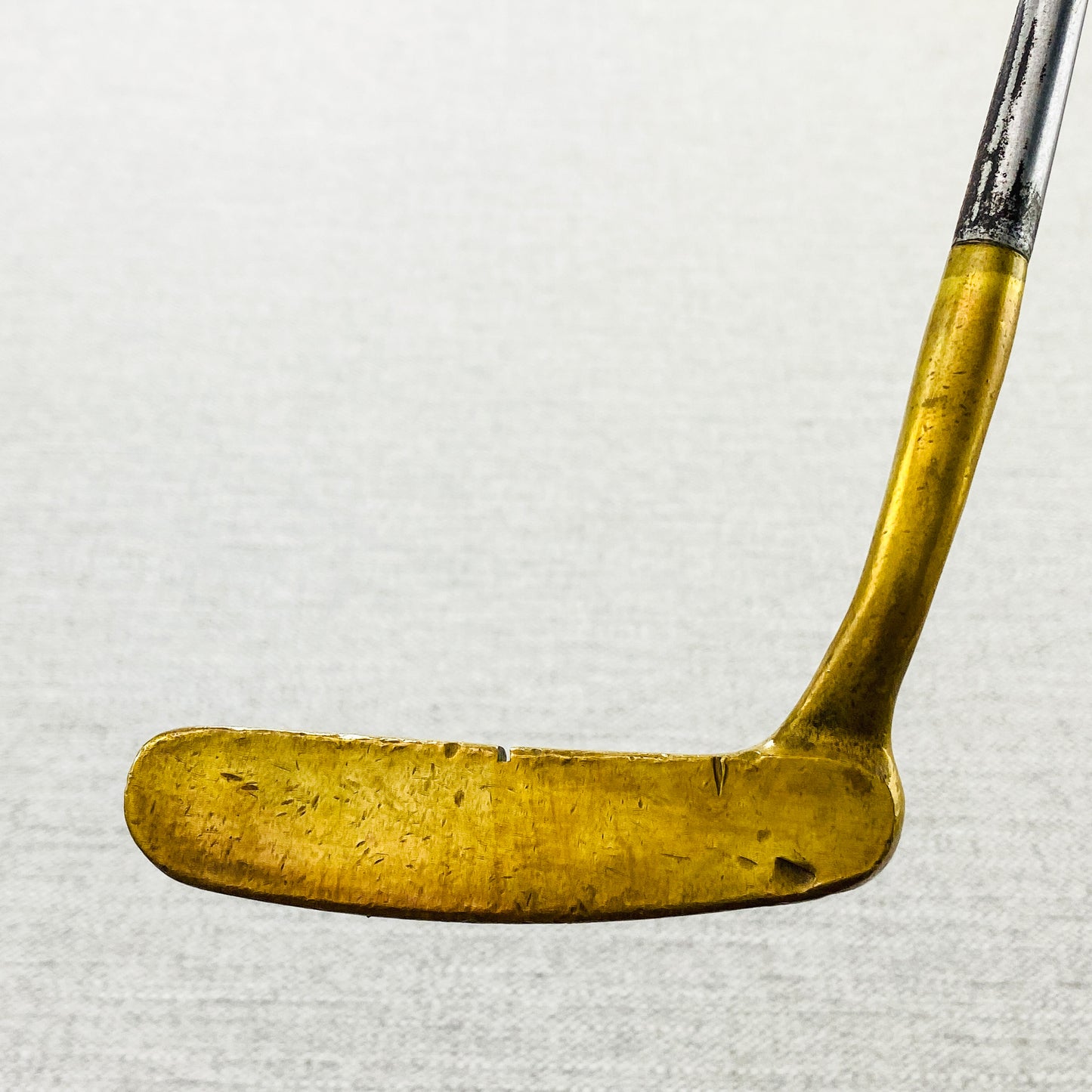 Acushnet Bulls Eye Heel Shafted Flange Offset Putter. 35.5 inch - Average Condition # 13211
