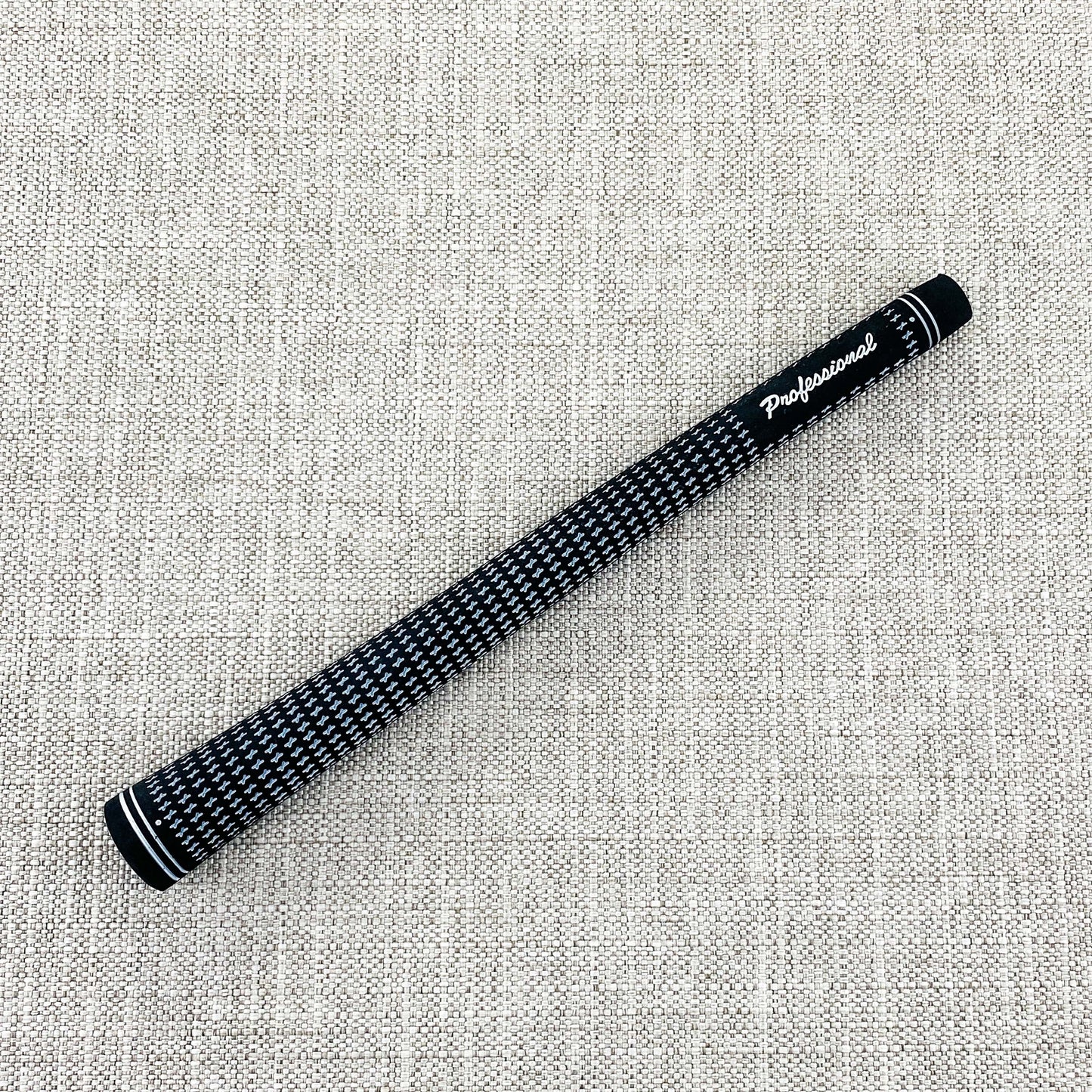 Professional brand budget swing grip. Choice of size. Black/White - Price includes fitment.