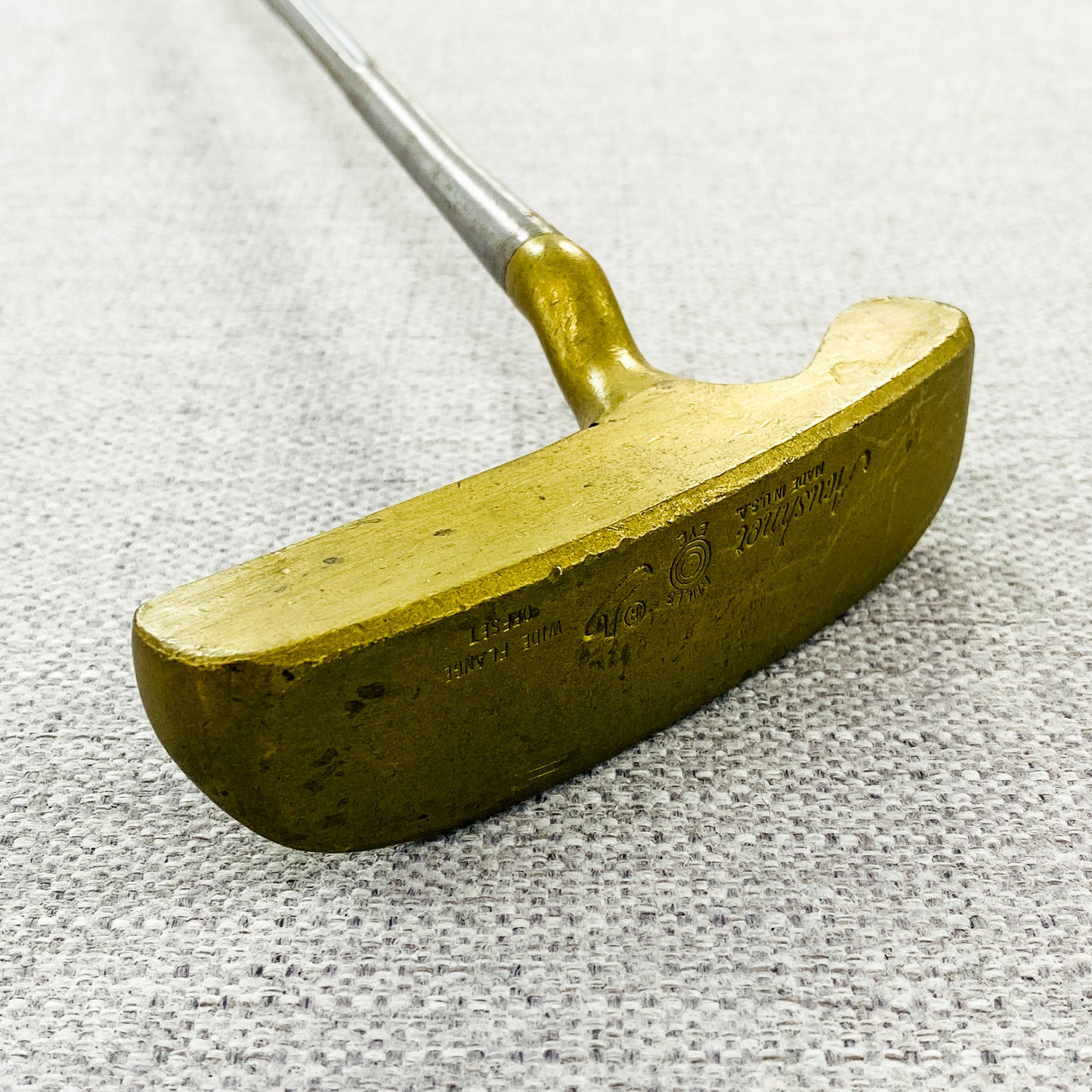 Acushnet Bulls Eye Wide Flange OffSet Putter. 35 inch - Good Condition # GP245