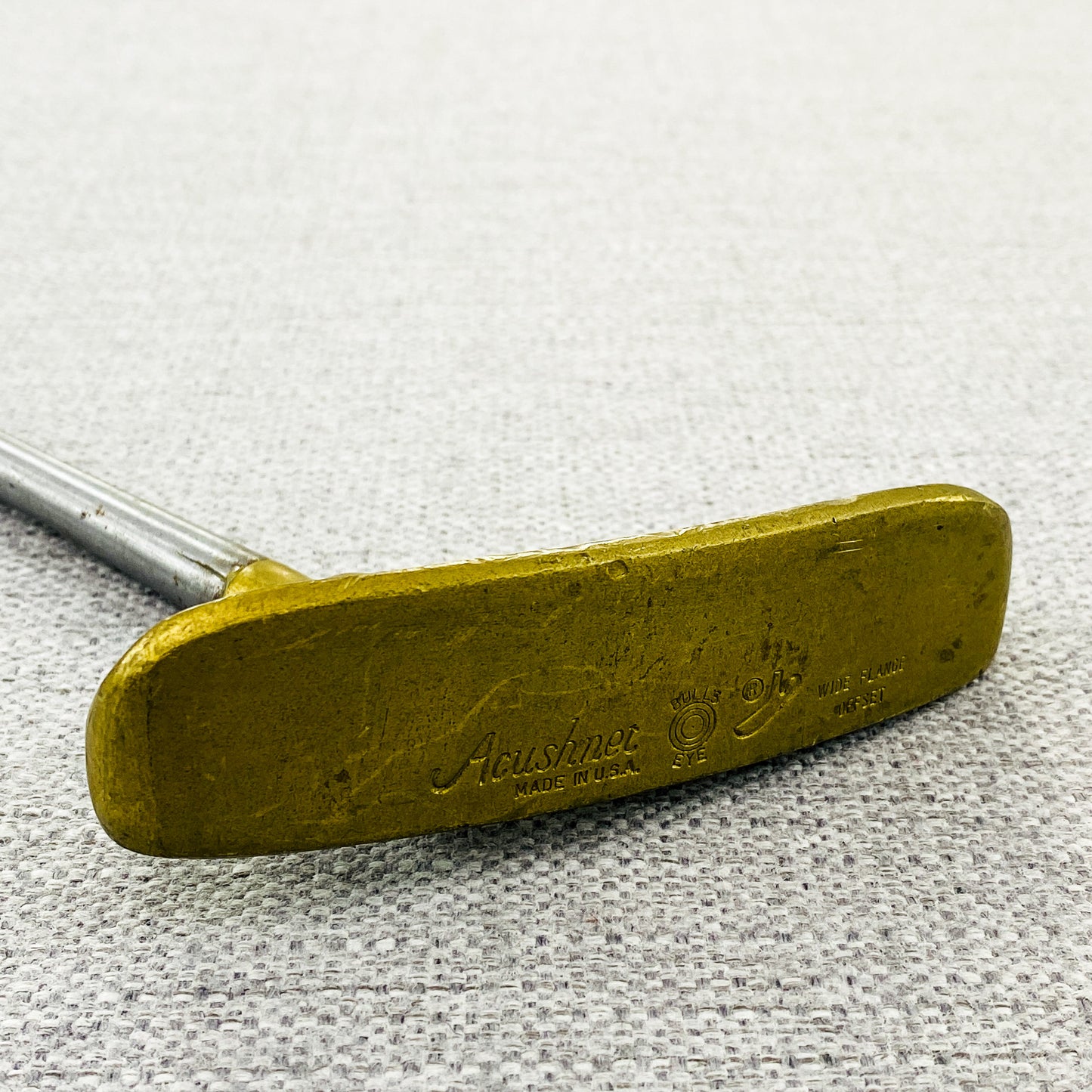 Acushnet Bulls Eye Wide Flange OffSet Putter. 35 inch - Good Condition # GP245