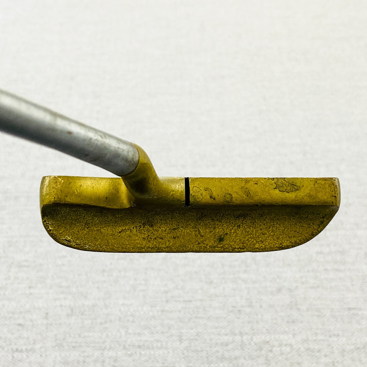 Acushnet Bulls Eye Wide Flange OffSet Putter. 35 inch - Good Condition # GP245