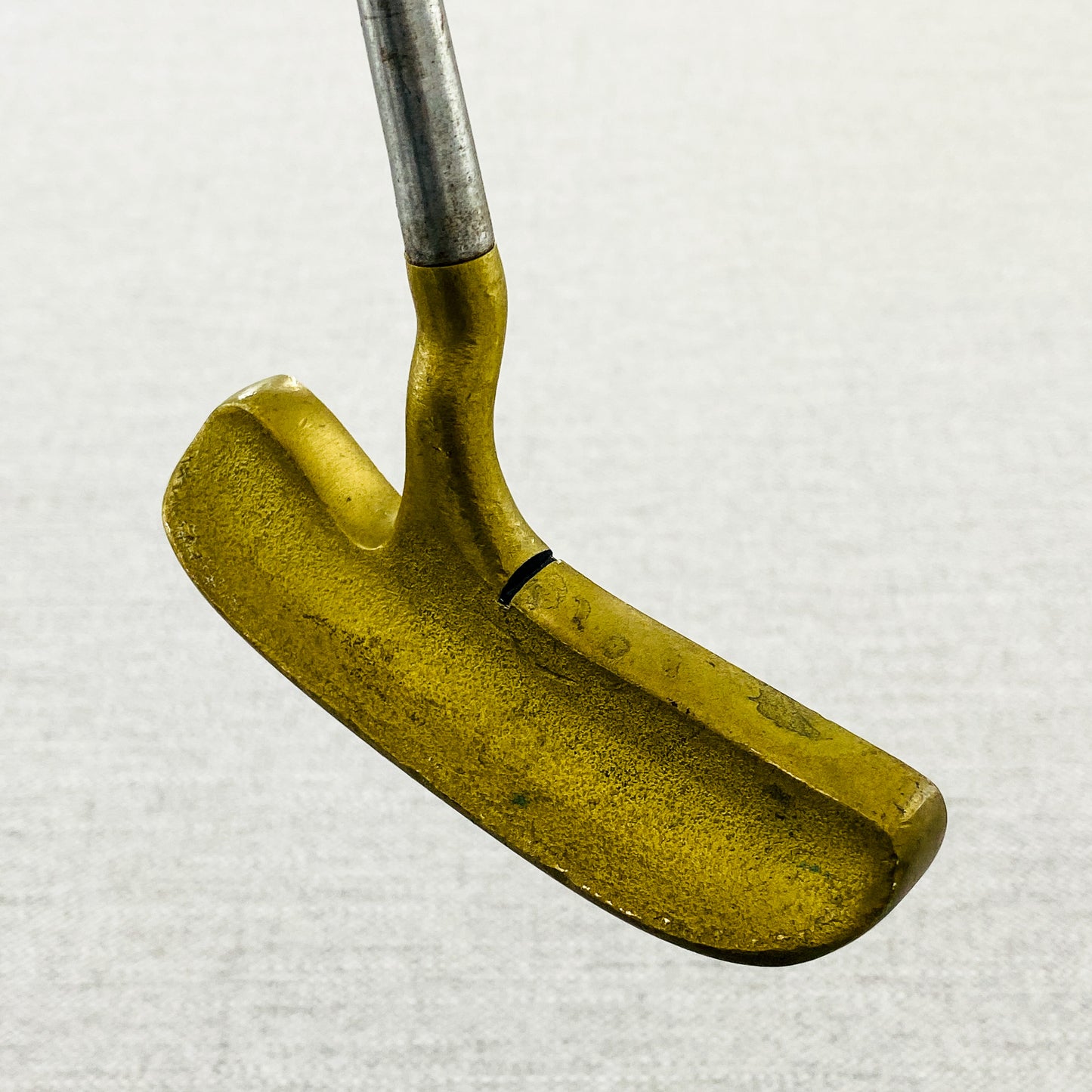 Acushnet Bulls Eye Wide Flange OffSet Putter. 35 inch - Good Condition # GP245